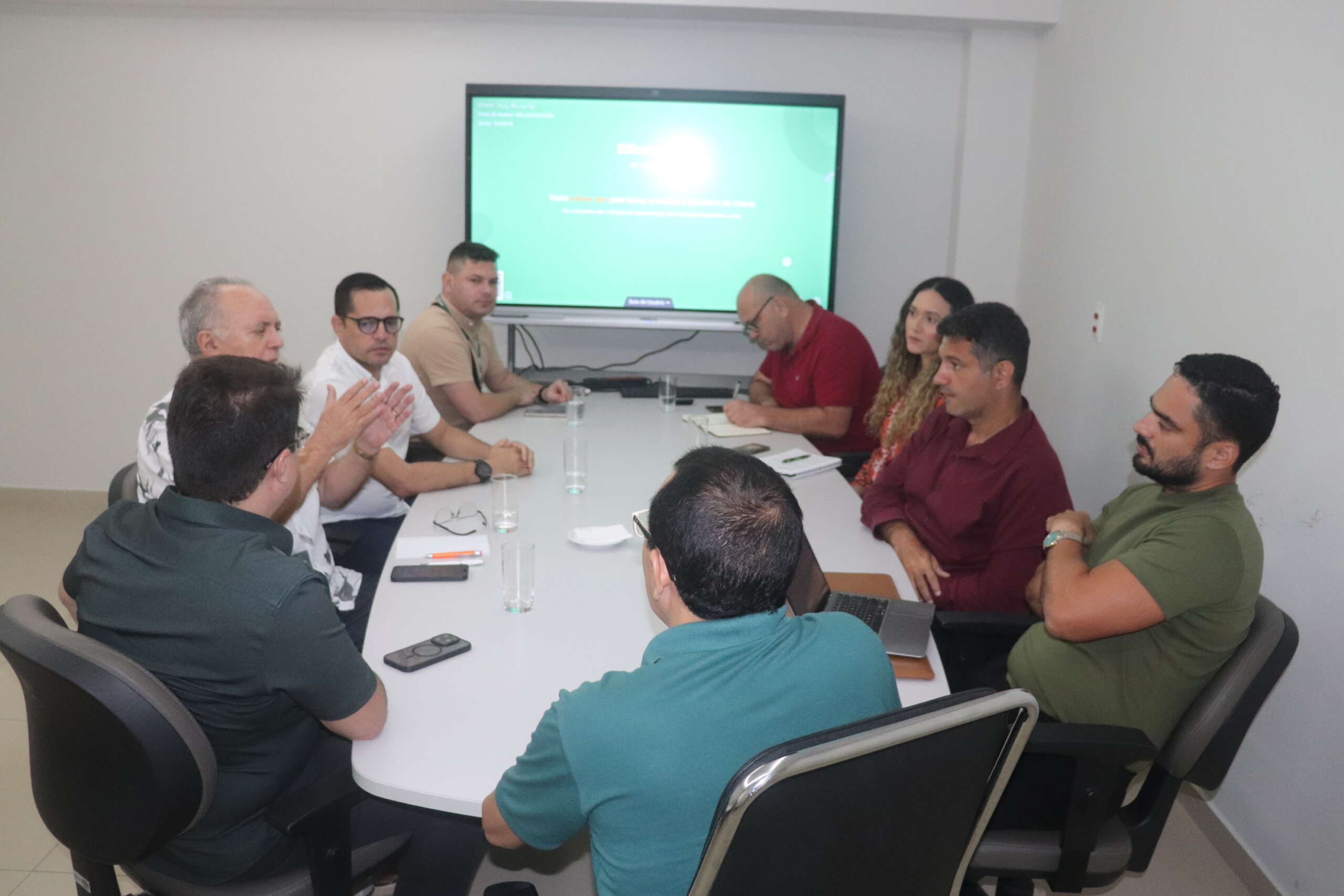 Etice e Aprece discutem parcerias para ampliar conectividade e inovação nos municípios cearenses