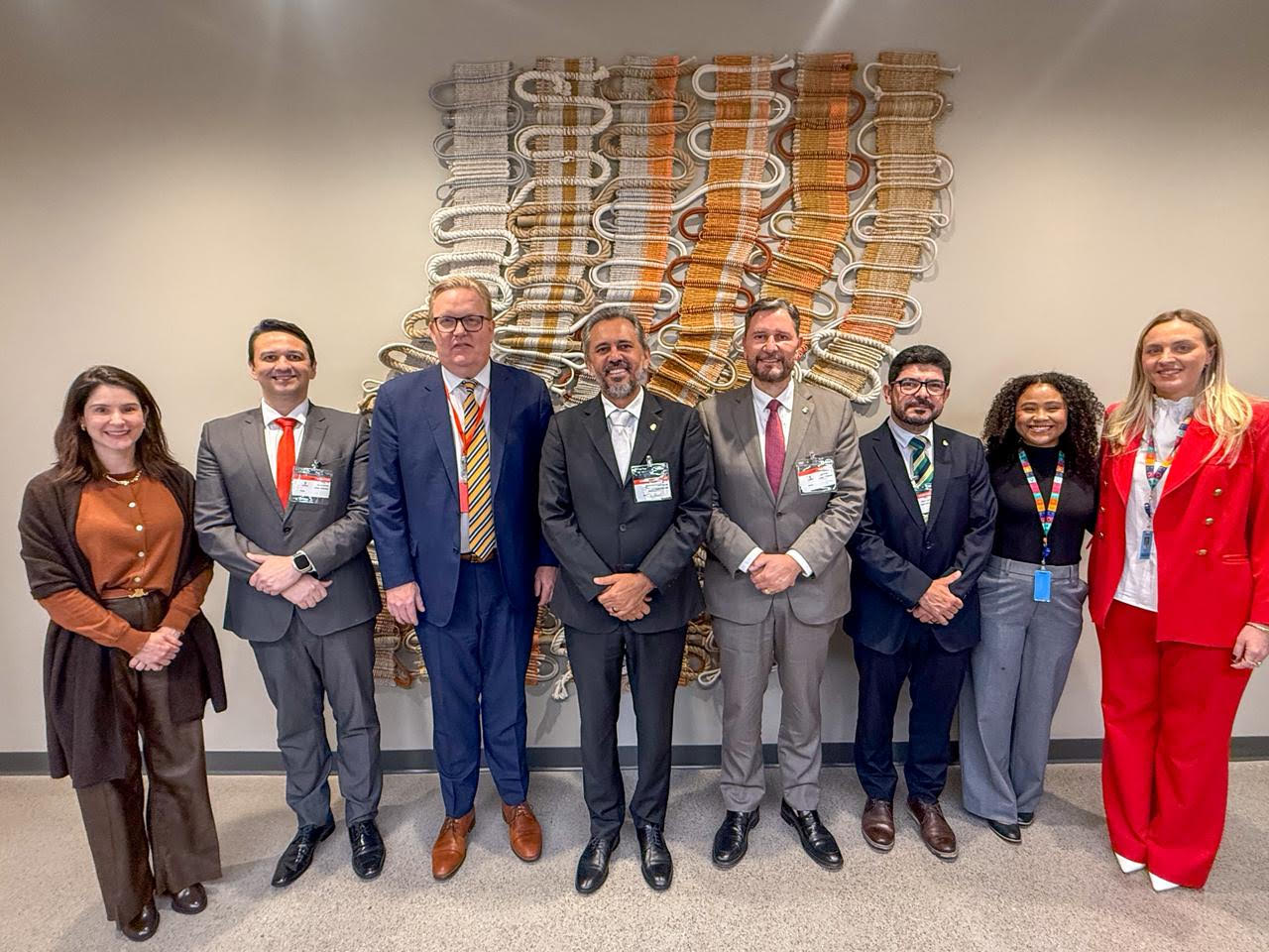 Governador Elmano de Freitas se reúne com representantes da Amazon em Nova Iorque