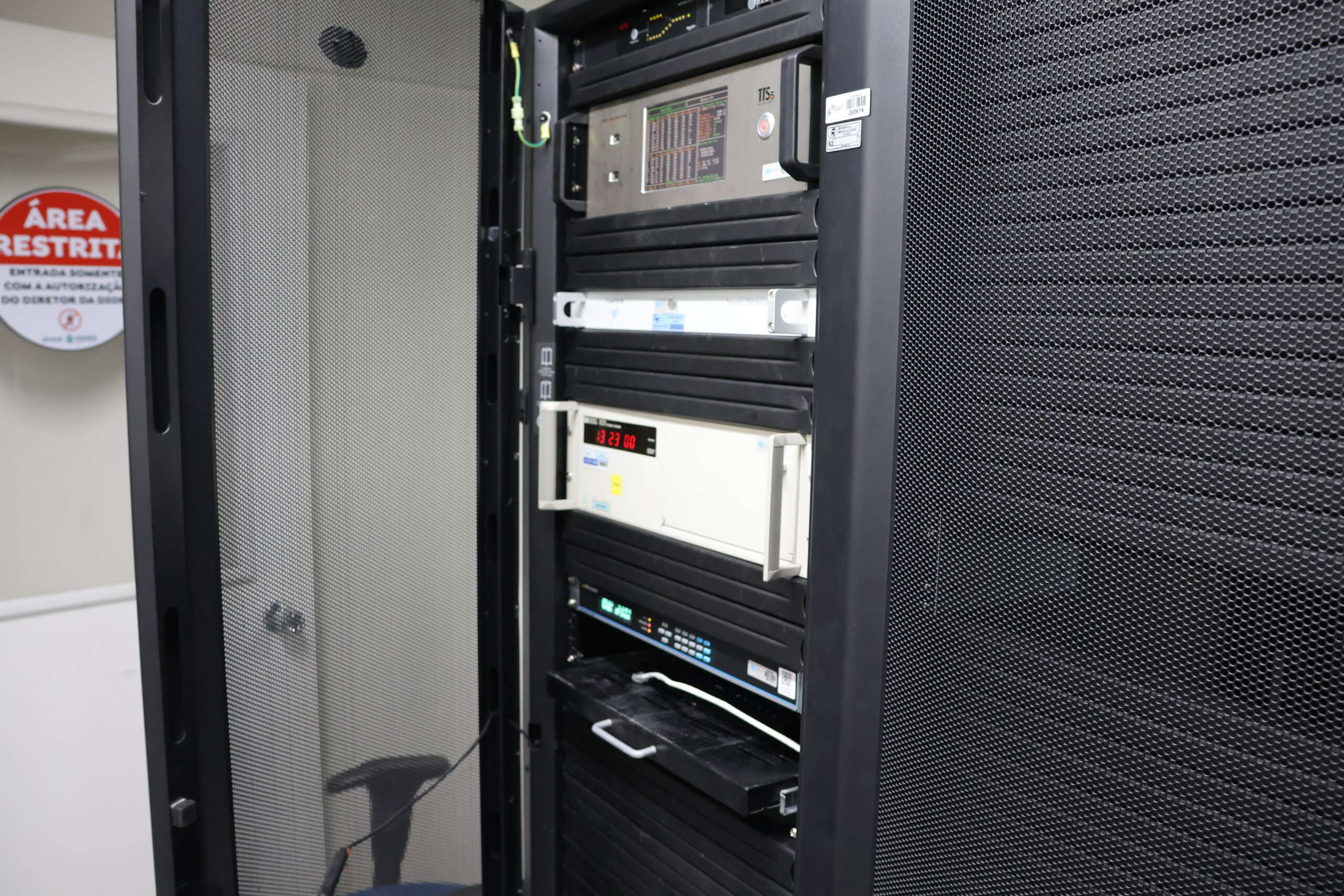 Relógio atômico do Data Center da Etice entra em produção e garante alta precisão temporal no Ceará e Nordeste